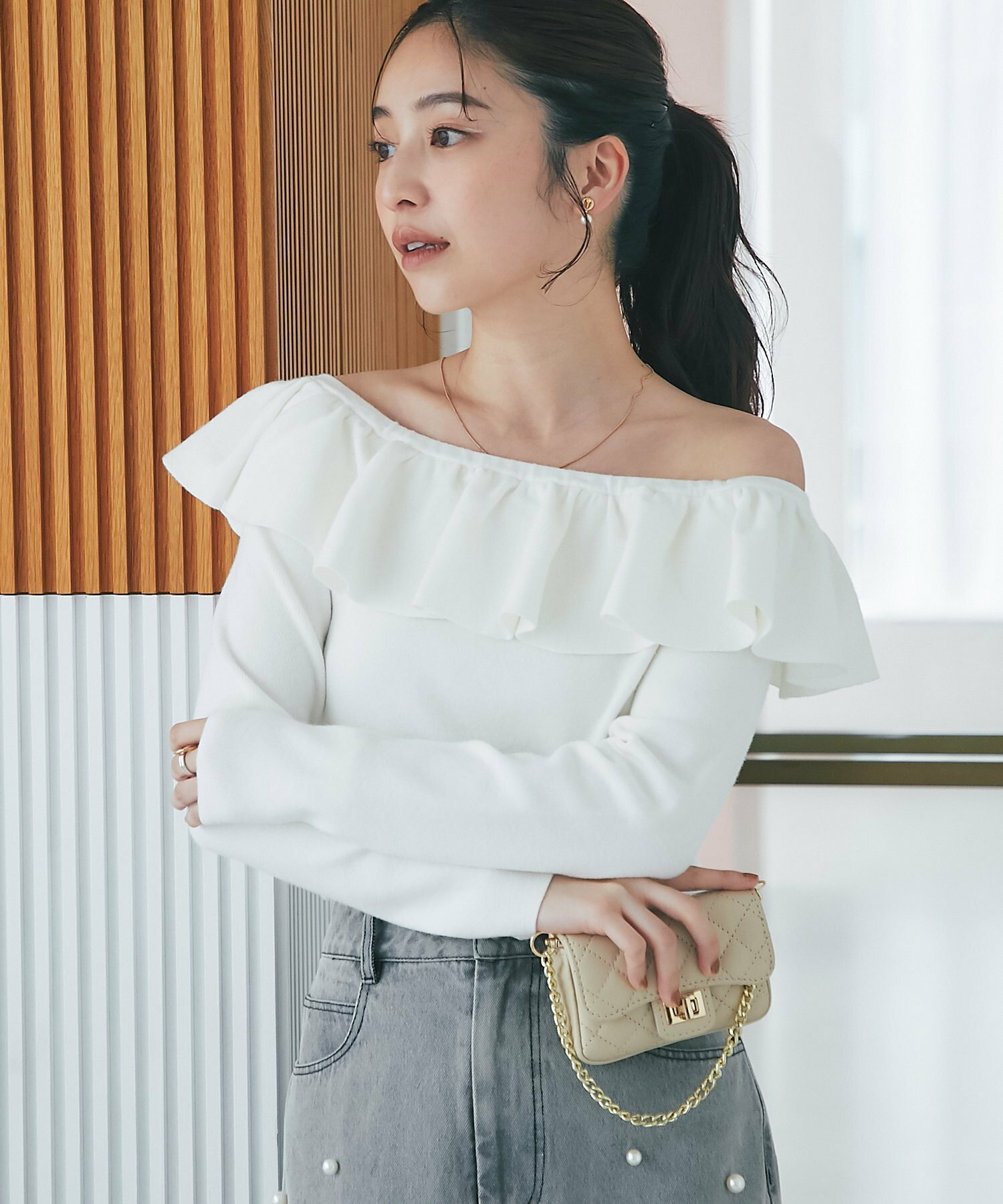 【最強美人見え】オフショルラッフルニット